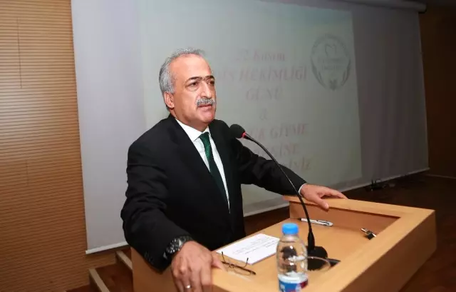 Diş Hekimliği Fakültesi Birinci Sınıf Öğrencileri Beyaz Önlüklerini Giydi Diş Hekimliği Fakültesi Birinci Sınıf Öğrencileri Beyaz Önlüklerini Giydi