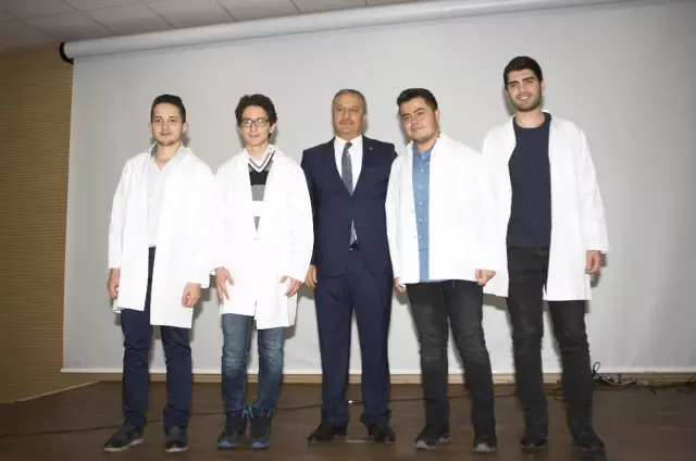 Diş Hekimliği Fakültesi Birinci Sınıf Öğrencileri Beyaz Önlüklerini Giydi Diş Hekimliği Fakültesi Birinci Sınıf Öğrencileri Beyaz Önlüklerini Giydi