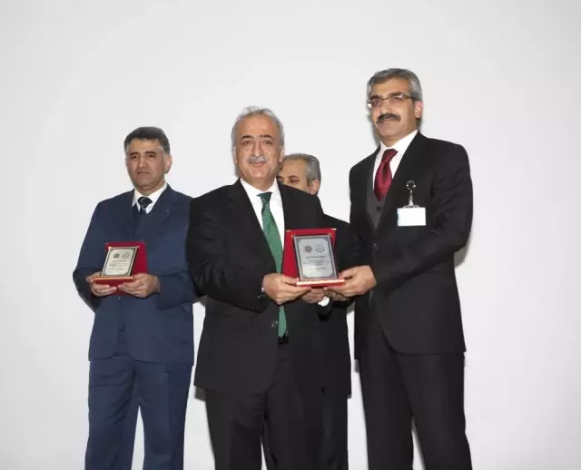 Diş Hekimliği Fakültesi Birinci Sınıf Öğrencileri Beyaz Önlüklerini Giydi Diş Hekimliği Fakültesi Birinci Sınıf Öğrencileri Beyaz Önlüklerini Giydi