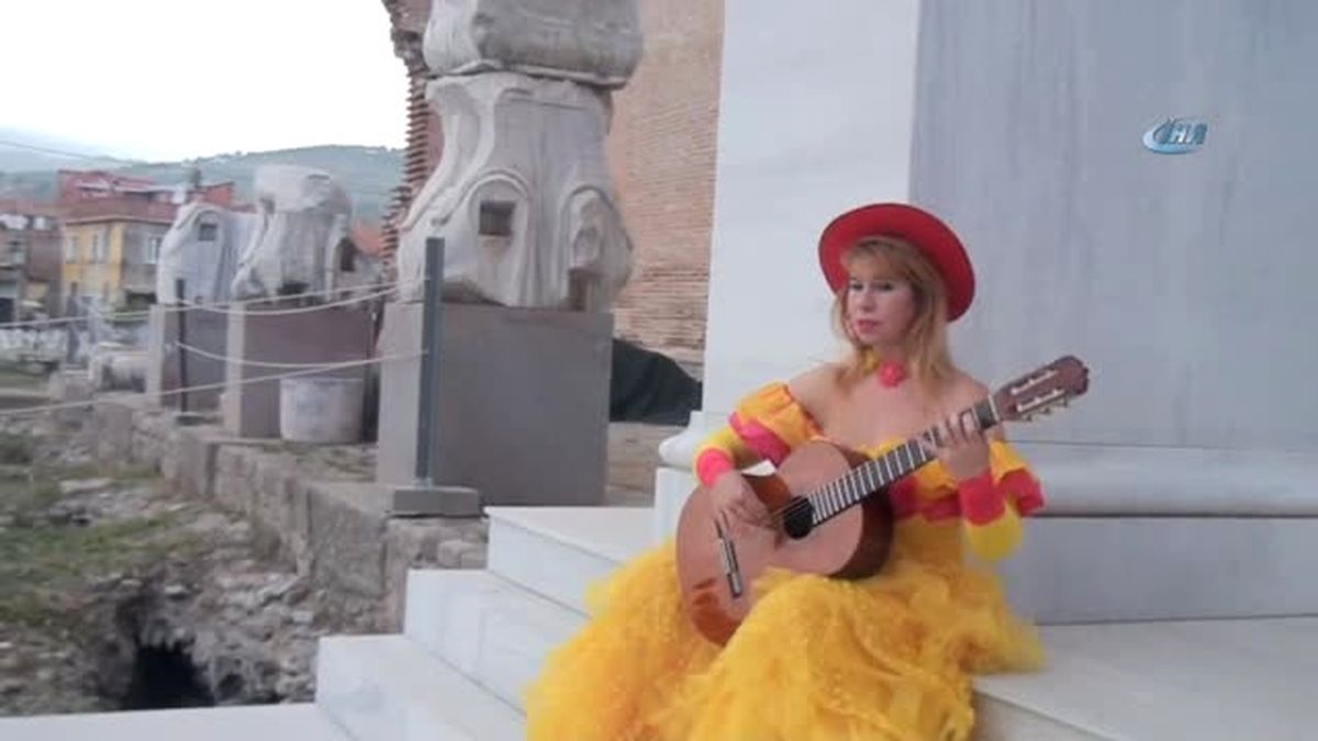 Dünyaca Ünlü Gitarist Unesco Mirası Bergama'ya Hayran Kaldı
