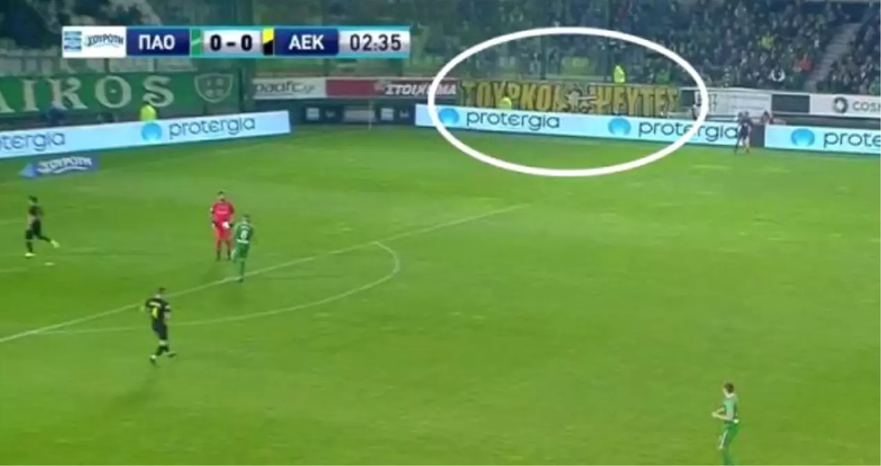 Panathinaikos Taraftarları, AEK İçin 'Sahte Türkler' Pankartı Hazırladı
