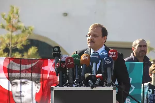 Başbakan Yardımcısı Çavuşoğlu, Ortaokul Öğretmenini Ziyaret Etti (2)