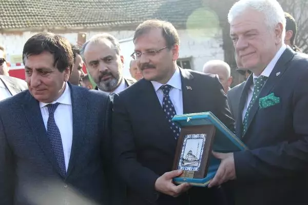 Başbakan Yardımcısı Çavuşoğlu, Ortaokul Öğretmenini Ziyaret Etti (2)