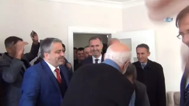 Çavuşoğlu'ndan Ortaokul Öğretmenine Ziyaret