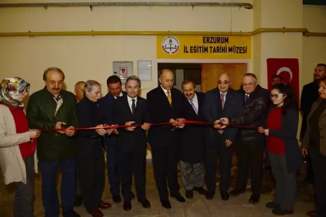 Erzurum'da 24 Kasım Öğretmenler Günü Çeşitli Etkinliklerle Kutlandı Erzurum'da 24 Kasım Öğretmenler Günü Çeşitli Etkinliklerle Kutlandı