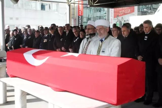 Şehit Uzman Çavuş Barut, Son Yolculuğuna Uğurlandı Şehit Uzman Çavuş Barut, Son Yolculuğuna Uğurlandı