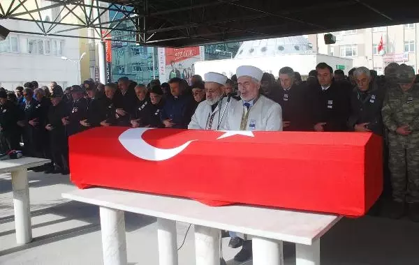 Şehit Uzman Çavuş, Gözyaşlarıyla Uğurlandı Şehit Uzman Çavuş, Gözyaşlarıyla Uğurlandı