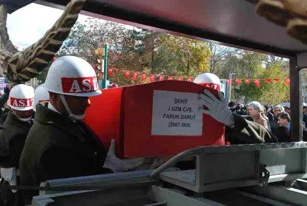 Şehit Uzman Çavuş, Gözyaşlarıyla Uğurlandı Şehit Uzman Çavuş, Gözyaşlarıyla Uğurlandı