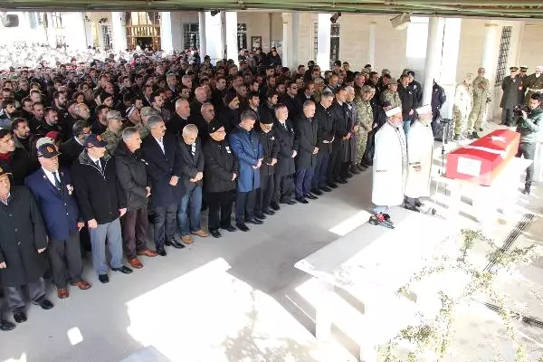 Şehit Uzman Çavuş, Gözyaşlarıyla Uğurlandı Şehit Uzman Çavuş, Gözyaşlarıyla Uğurlandı