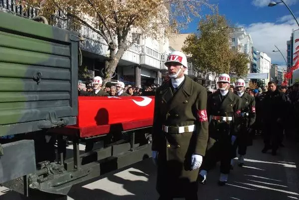 Şehit Uzman Çavuş, Gözyaşlarıyla Uğurlandı Şehit Uzman Çavuş, Gözyaşlarıyla Uğurlandı