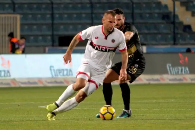 Süper Lig: Osmanlıspor: 1 - Gençlerbirliği: 0 (İlk Yarı) Süper Lig: Osmanlıspor: 1 - Gençlerbirliği: 0 (İlk Yarı)