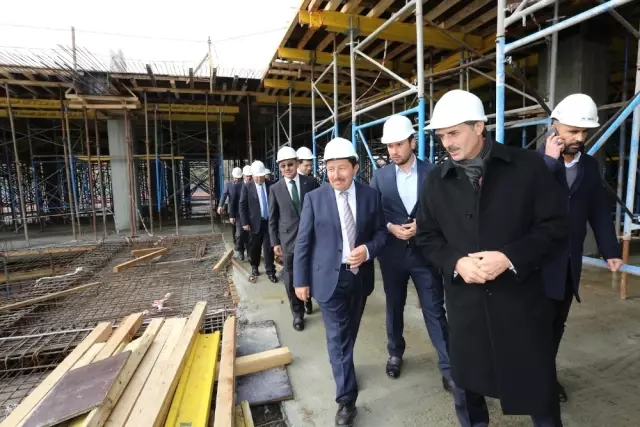 Vali Balkanlıoğlu Cadde 54'ü Gezdi