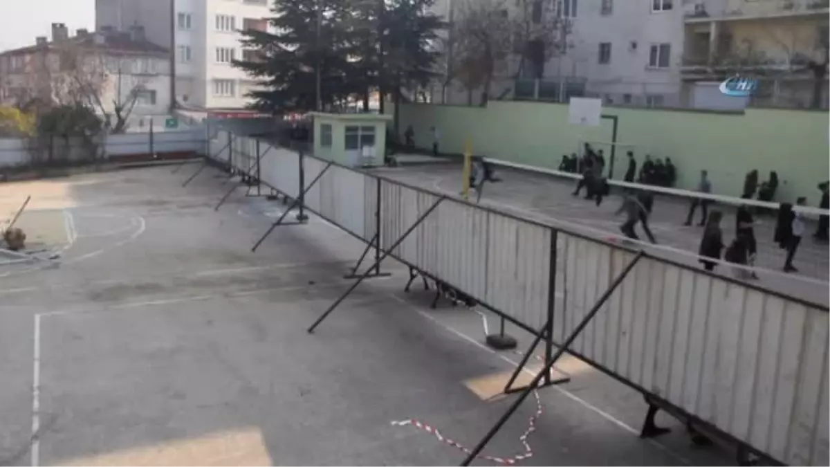 Hafriyat Kazası ve Yağan Yağmur Okul Duvarının Çökmesine Sebep Oldu