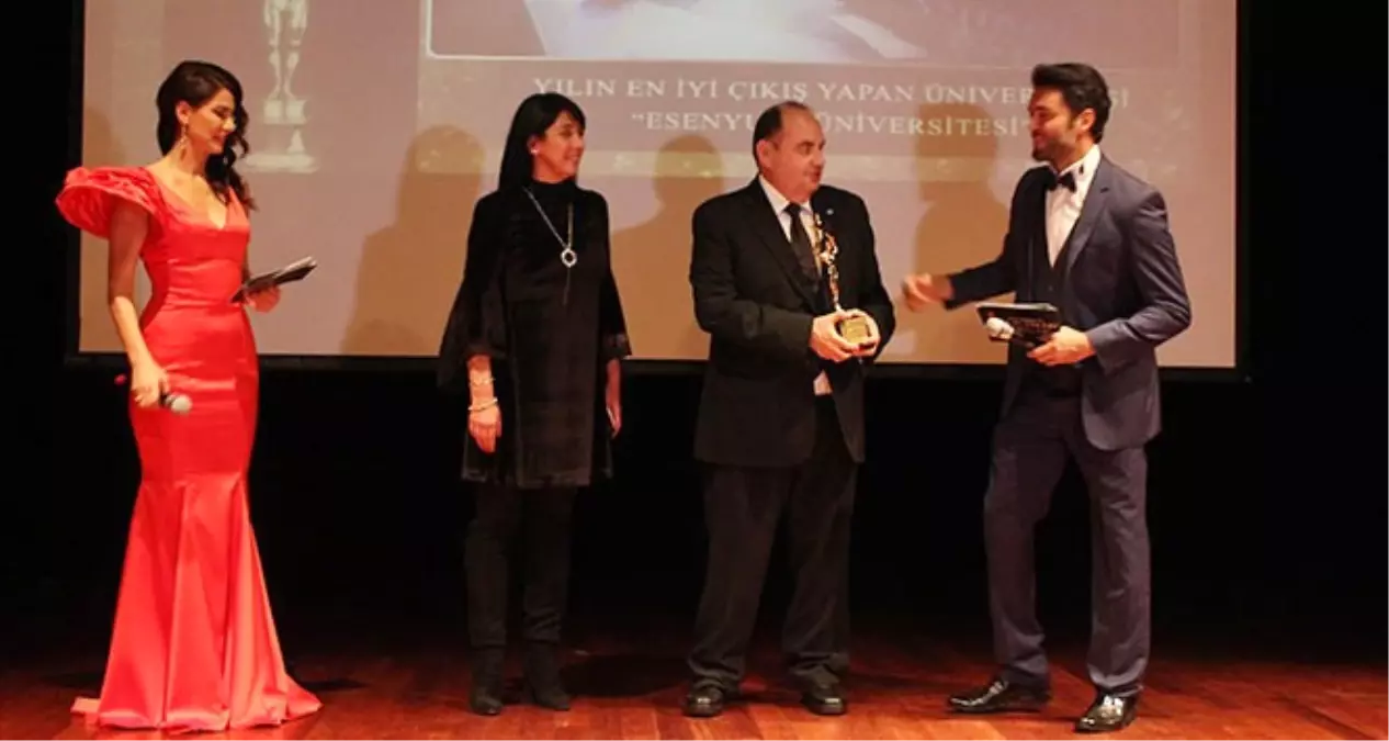 Yılın En İyi Çıkış Yapan Üniversitesi' Ödülü Esenyurt Üniversitesinin Oldu