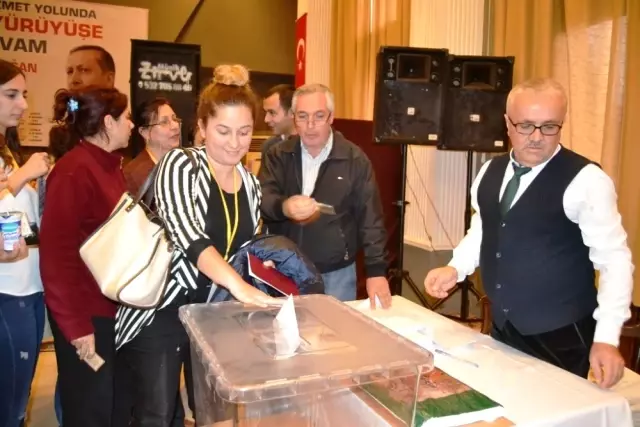 AK Parti Ayvalık İlçe Kongresi'nde Başkanlığa Hasan Kıtay Seçildi AK Parti Ayvalık İlçe Kongresi'nde Başkanlığa Hasan Kıtay Seçildi