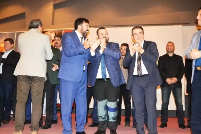 AK Parti Ayvalık İlçe Kongresi'nde Başkanlığa Hasan Kıtay Seçildi AK Parti Ayvalık İlçe Kongresi'nde Başkanlığa Hasan Kıtay Seçildi