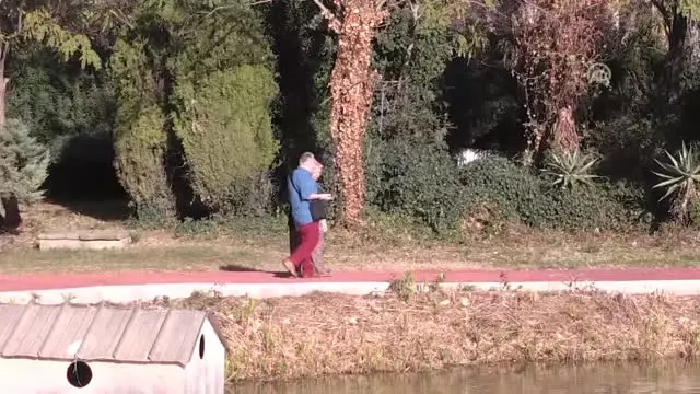 Kalbini 'Elinde' Taşıyor Kalbini 'Elinde' Taşıyor