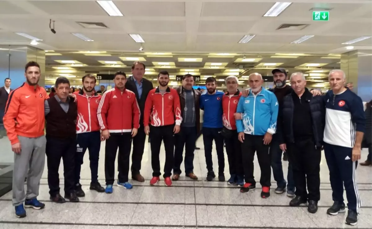 Genç Milliler Yurda Döndü