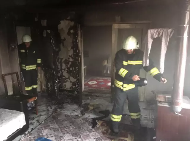 Sobayı Tutuşturmak İsterken Yangın Çıkardılar Sobayı Tutuşturmak İsterken Yangın Çıkardılar