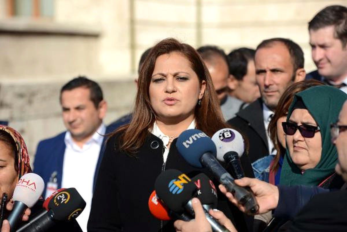 CHP'li Köksal, Meclis'te Şehit Yakınları ile Açıklama Yaptı