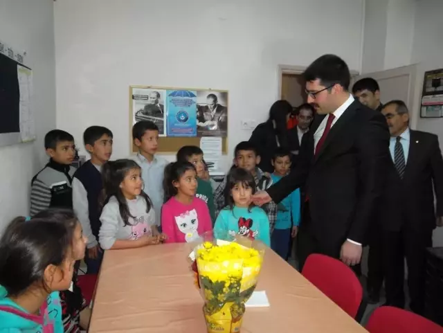 Suriyeli Çocuklara Kırtasiye Yardımı