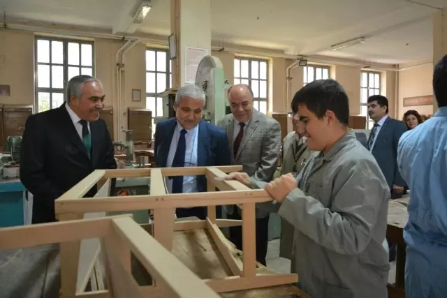 Vali Güvençer'den Kurum ve Kuruluşlarla İnceleme Vali Güvençer'den Kurum ve Kuruluşlarla İnceleme