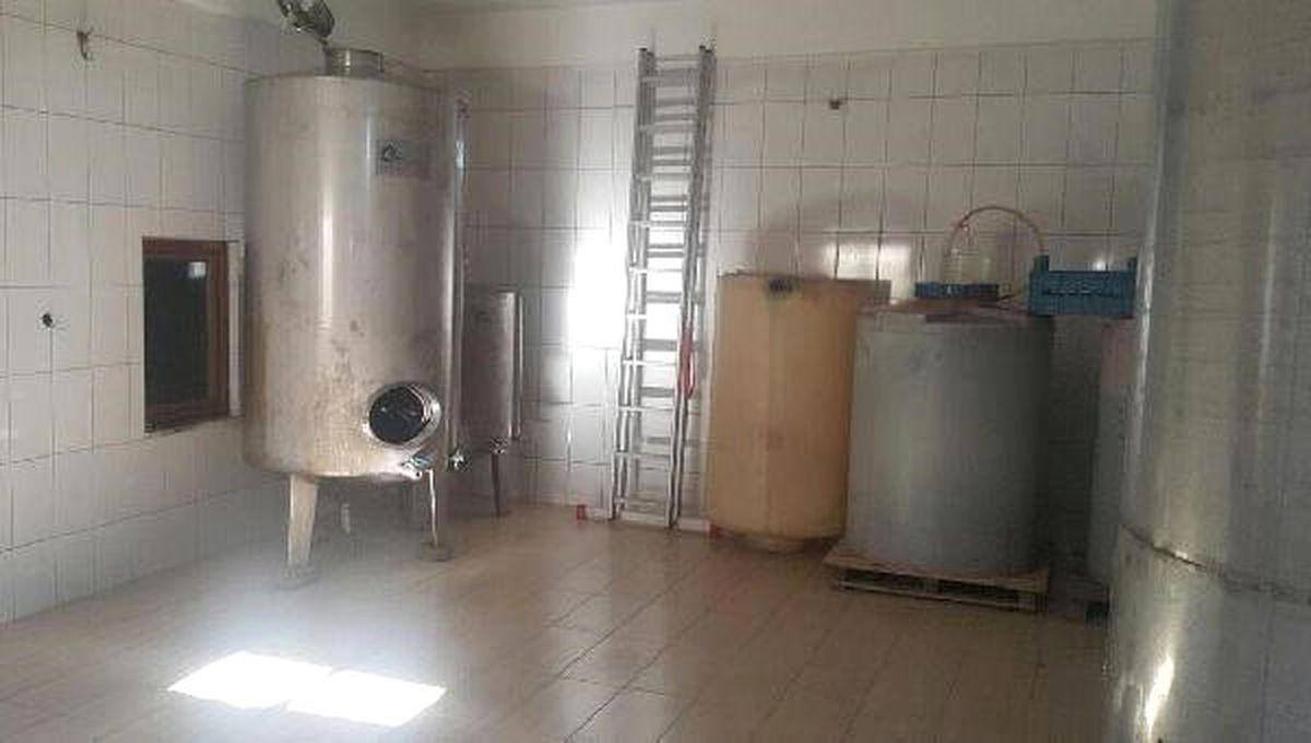 Gökçeada'da 8 Bin 590 Litre Kaçak Üretilen Şarap Ele Geçirildi