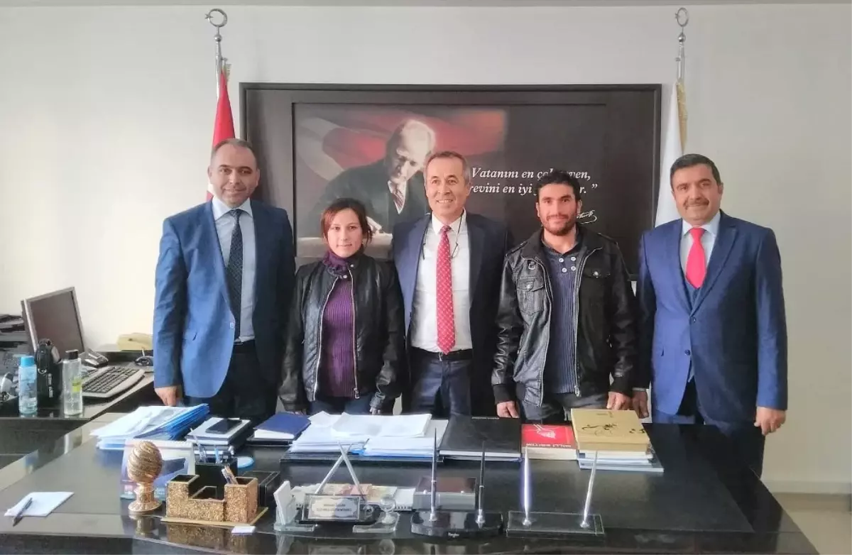 Parasızlıktan Bıraktığı Okulu 10 Yıl Sonra Dereceyle Bitirdi