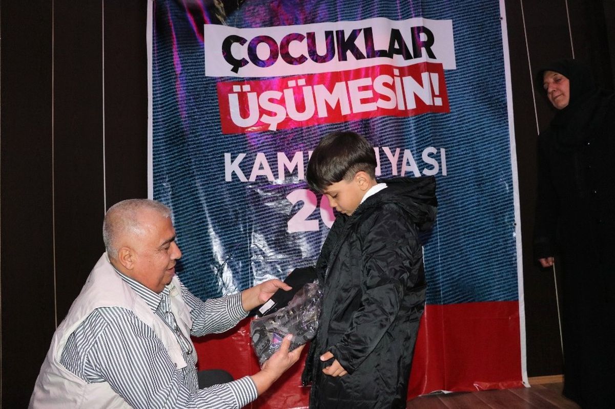 Gaziantep'te 500 Yetim Çocuğa Giyim Yardımı