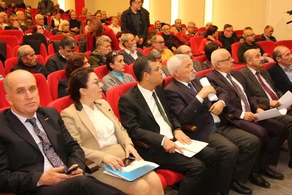 CHP'li Özel'den Ak Partili Ünal'a Belgeler İçin Randevu CHP'li Özel'den Ak Partili Ünal'a Belgeler İçin Randevu