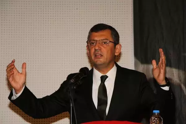 CHP'li Özel'den Ak Partili Ünal'a Belgeler İçin Randevu CHP'li Özel'den Ak Partili Ünal'a Belgeler İçin Randevu