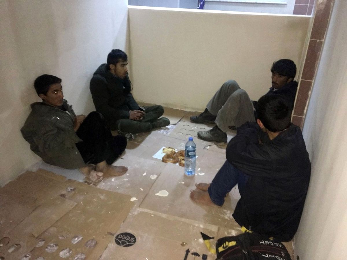 Dışarıda Kalan Afgan Uyruklu 4 Kişiye Otogar Görevlileri Sahip Çıktı