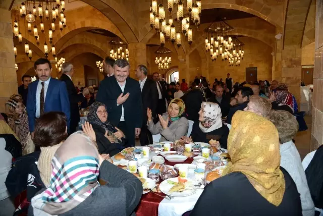 Başkan Akyürek Engelli Dernek Temsilcileri ve Üyeleriyle Buluştu