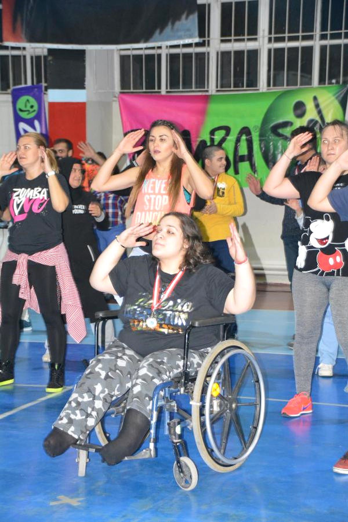Bedensel Engelli Genç Kız Zumba Eğitmeni Oldu
