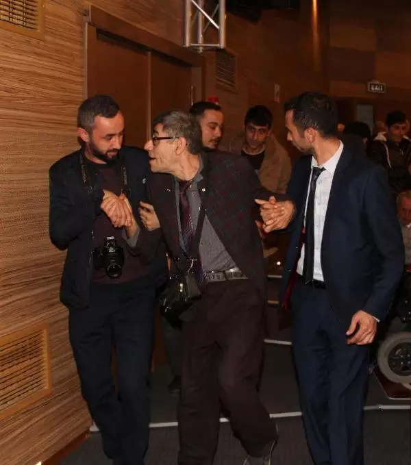 CHP'li Özel: Büyük Bomba Salı Günü Patlayacak CHP'li Özel: Büyük Bomba Salı Günü Patlayacak