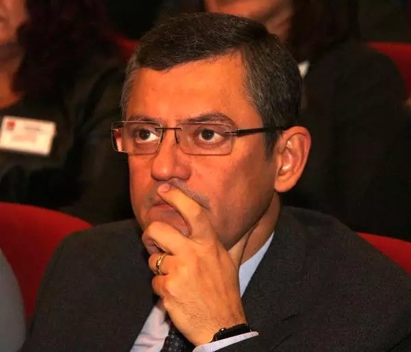 CHP'li Özel: Büyük Bomba Salı Günü Patlayacak CHP'li Özel: Büyük Bomba Salı Günü Patlayacak