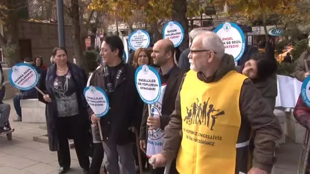 Kızılay'da Engelliler Havuza Maya Çaldı