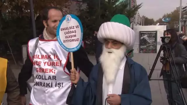 Kızılay'da Engelliler Havuza Maya Çaldı