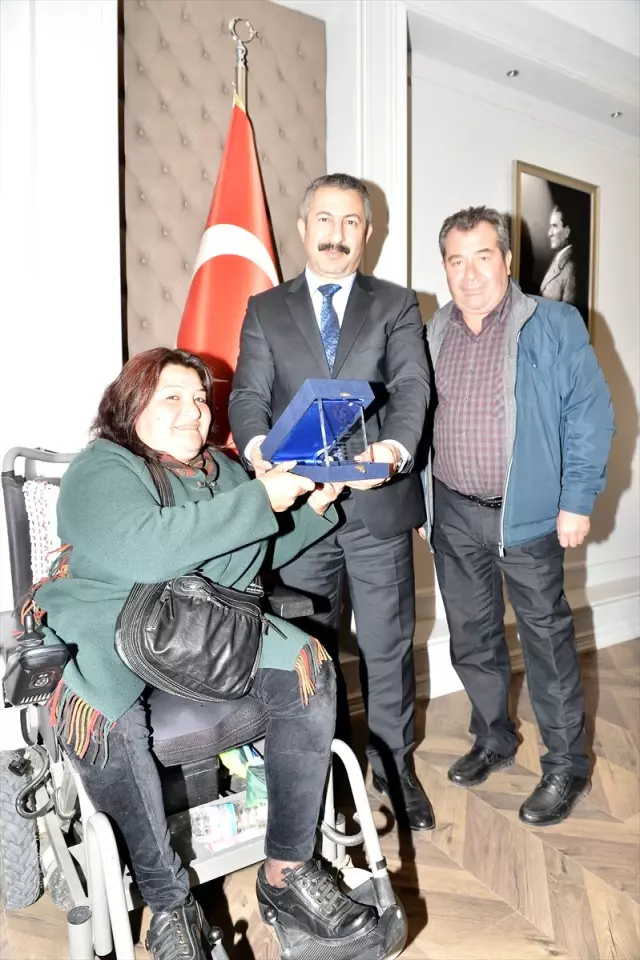 Engellilerden Eskişehir Emniyet Müdürü Dinç'e Teşekkür Engellilerden Eskişehir Emniyet Müdürü Dinç'e Teşekkür