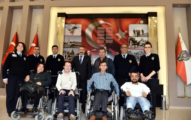 Engellilerden Eskişehir Emniyet Müdürü Dinç'e Teşekkür Engellilerden Eskişehir Emniyet Müdürü Dinç'e Teşekkür