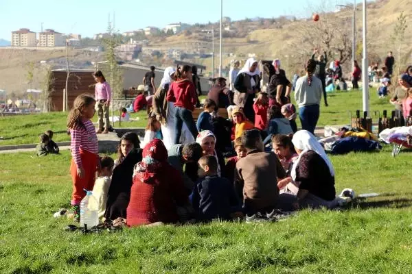 Şırnak'ta Cudi Dağı Manzaralı Piknik Keyfi