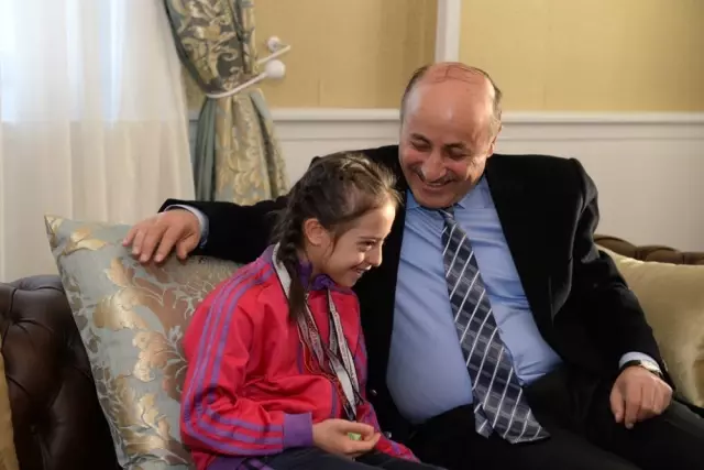 Vali Azizoğlu'ndan Şampiyon Sporcuya Büyük İlgi Vali Azizoğlu'ndan Şampiyon Sporcuya Büyük İlgi