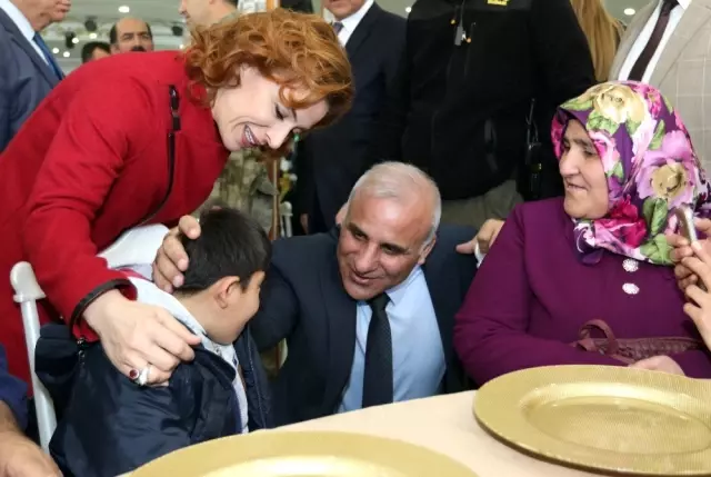 Vali Zorluoğlu: 'Engelsiz Van İçin Birlikte Çalışalım' Vali Zorluoğlu: 'Engelsiz Van İçin Birlikte Çalışalım'