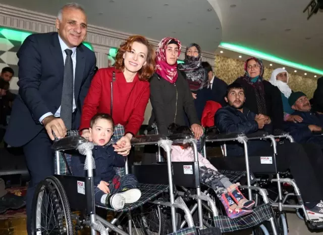 Vali Zorluoğlu: 'Engelsiz Van İçin Birlikte Çalışalım' Vali Zorluoğlu: 'Engelsiz Van İçin Birlikte Çalışalım'