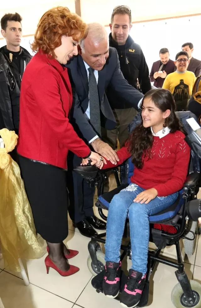 Vali Zorluoğlu: 'Engelsiz Van İçin Birlikte Çalışalım' Vali Zorluoğlu: 'Engelsiz Van İçin Birlikte Çalışalım'