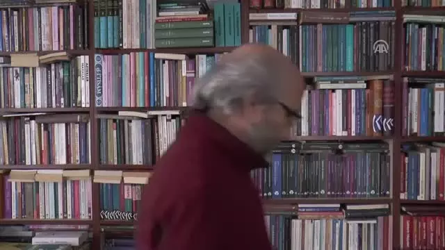 Evinde 30 Bin Kitapla Yaşıyor Evinde 30 Bin Kitapla Yaşıyor