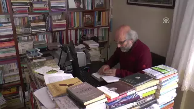 Evinde 30 Bin Kitapla Yaşıyor Evinde 30 Bin Kitapla Yaşıyor