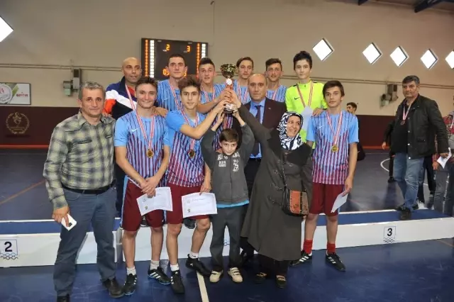 Futsalda Lise Öğrencileri Hünerlerini Gösterdi