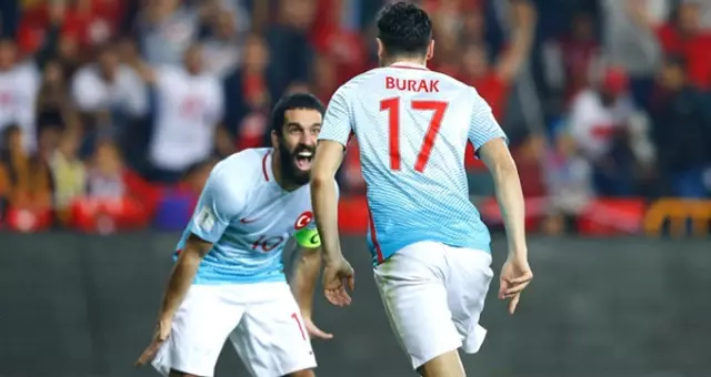 Burak Yılmaz'dan Arda Turan Paylaşımı: Geliyor!