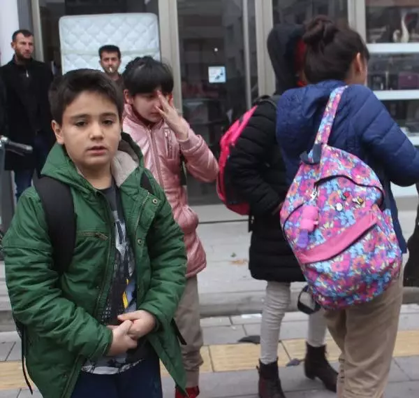 Öğrenci Servisi Kamyonetle Çarpıştı: 4'ü Öğrenci 5 Kişi Yaralandı